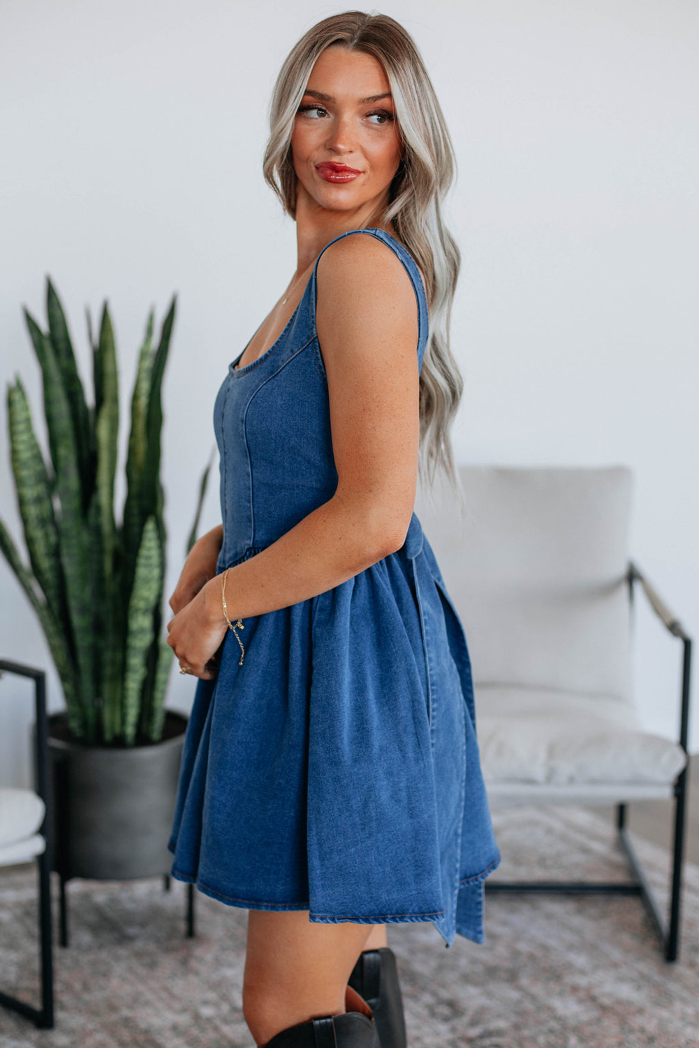 Robe trapèze bleue en jean "Ségolène" | Sans manches | Avec nœud papillon