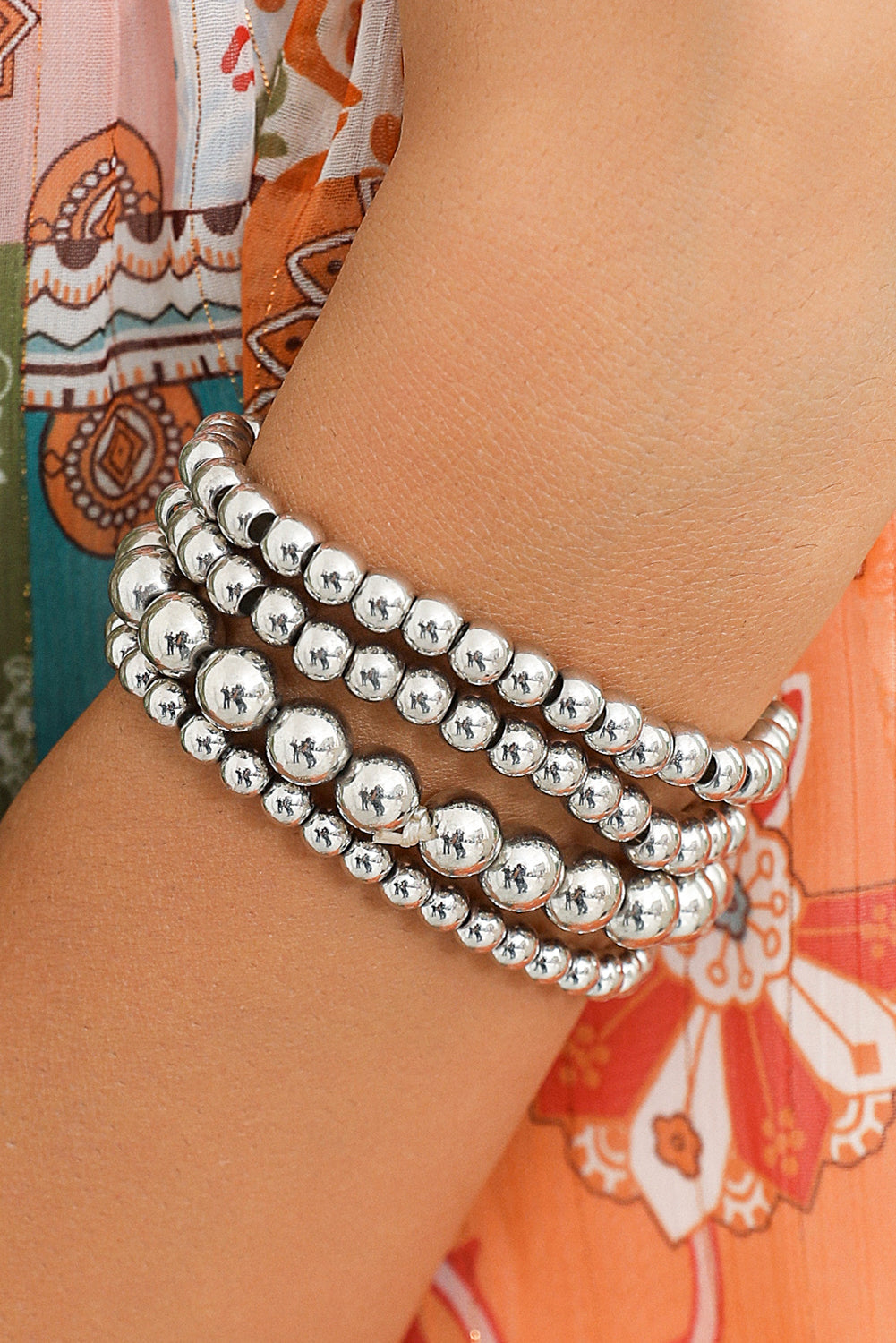 Silver-colored bracelet | With beads | For women