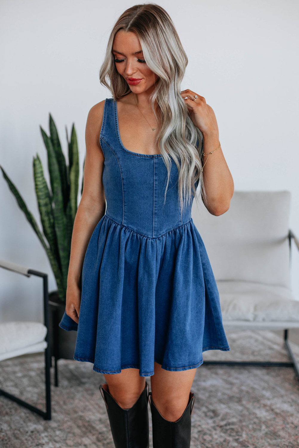 Robe trapèze bleue en jean "Ségolène" | Sans manches | Avec nœud papillon