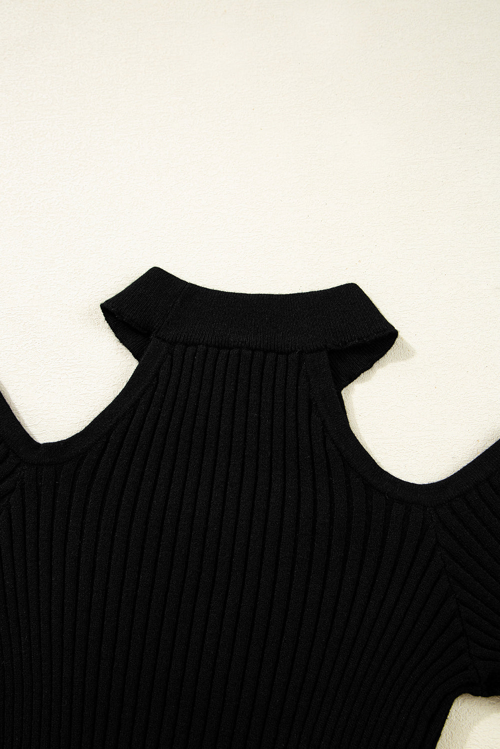 Pull noir à épaules dénudées, pour FEMMES