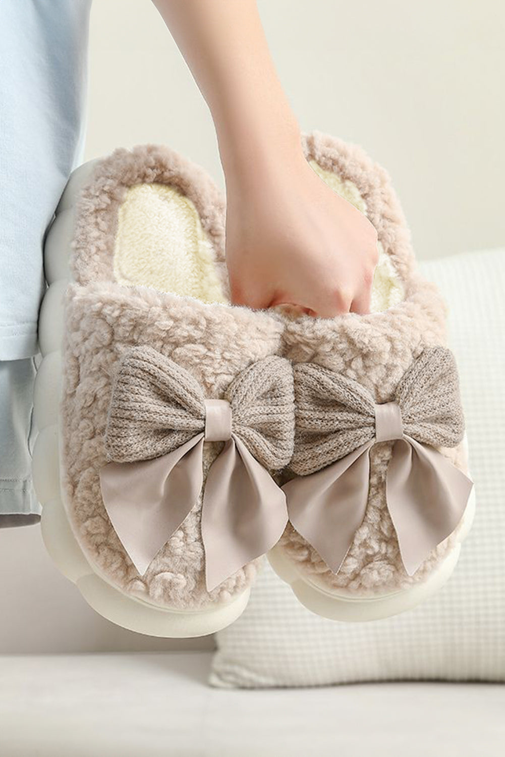 Pantoufles blanches à noeud de papillon | Pour FEMMES