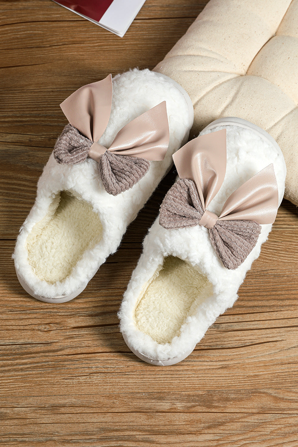 Pantoufles blanches à noeud de papillon | Pour FEMMES