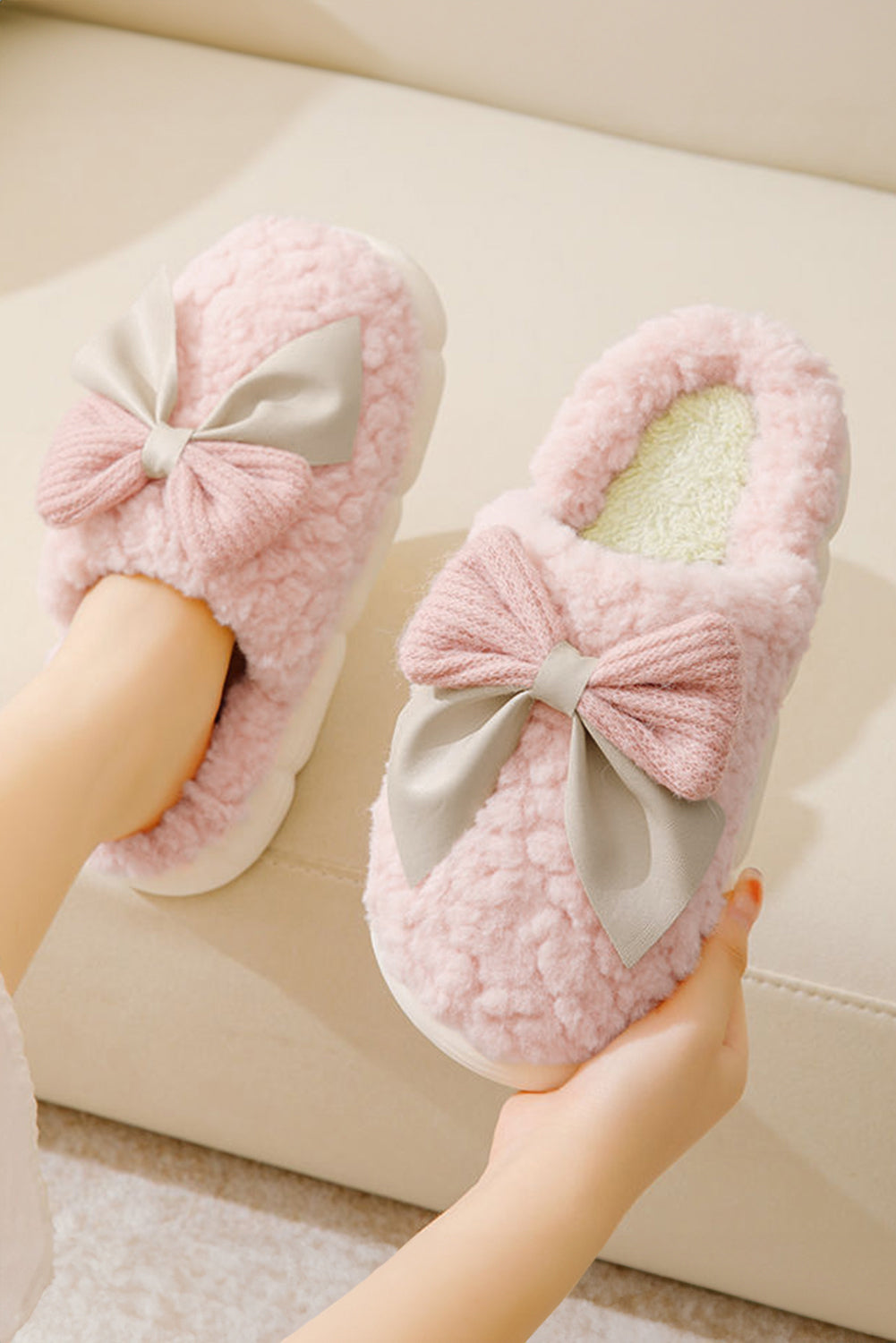 Pantoufles blanches à noeud de papillon | Pour FEMMES