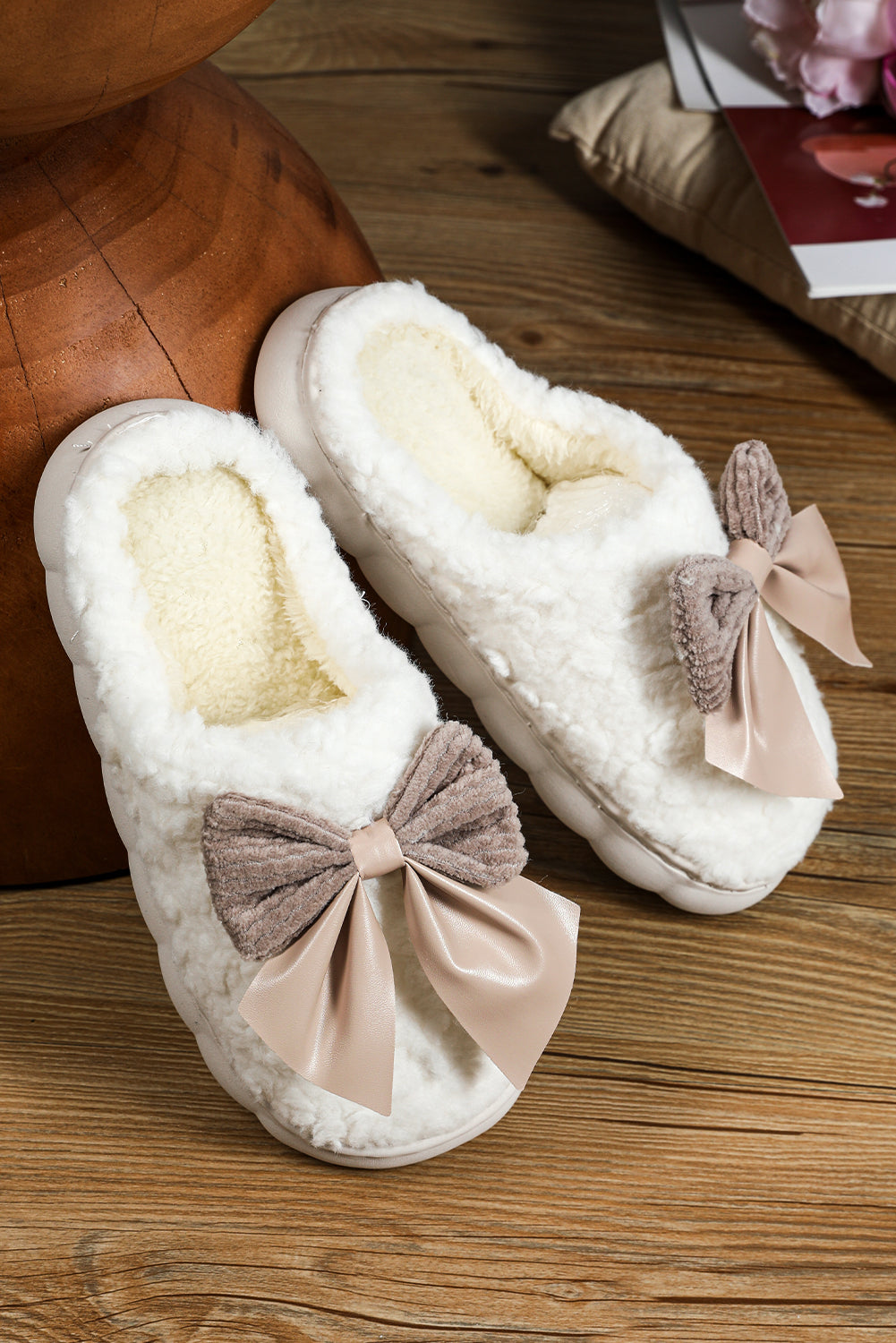 Pantoufles blanches à noeud de papillon | Pour FEMMES