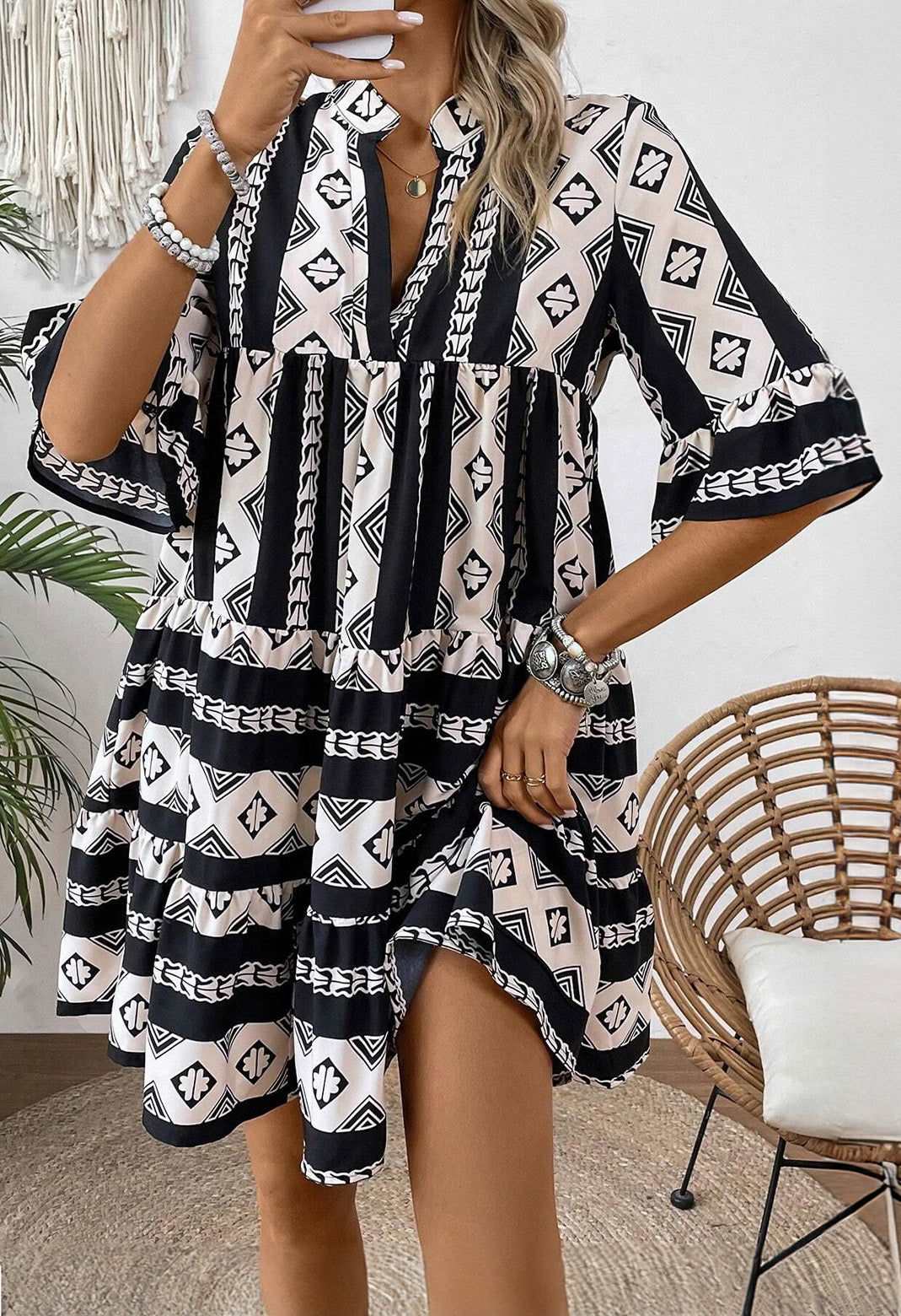 Black Abstract Print Bell Sleeve V Neck Boho Dress - ELLEsinil - 