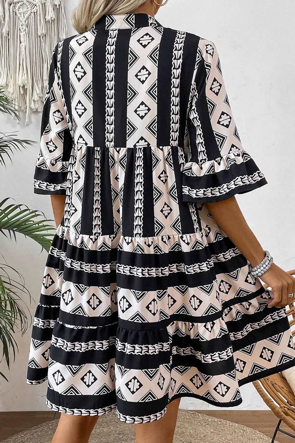 Black Abstract Print Bell Sleeve V Neck Boho Dress - ELLEsinil - 