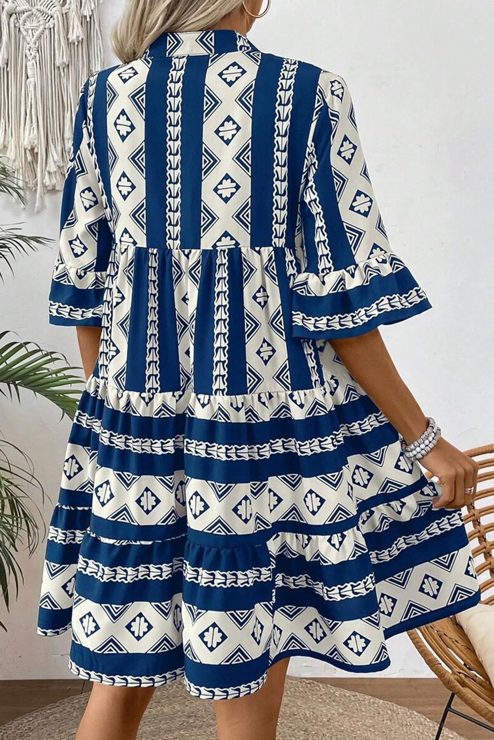 Black Abstract Print Bell Sleeve V Neck Boho Dress - ELLEsinil - 