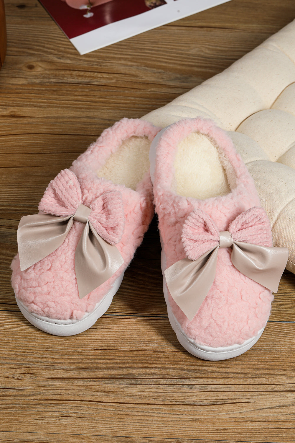 Pantoufles blanches à noeud de papillon | Pour FEMMES
